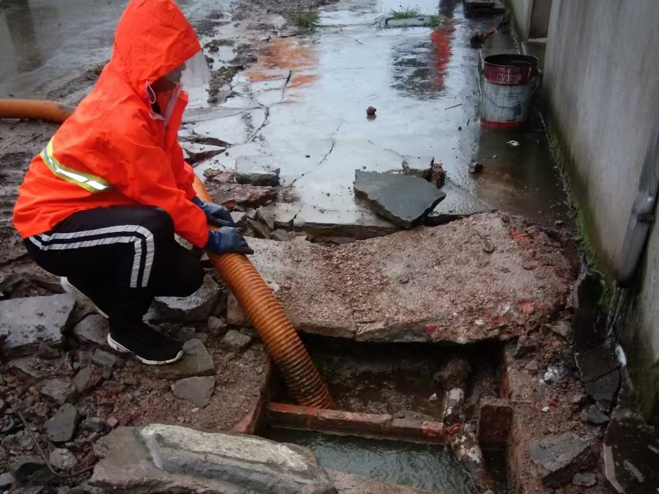 竹溪专业清理污水池 炜誉市政以规范流程守护城市 “肠道”